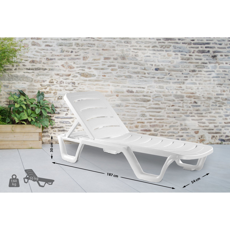 Ensemble de 10 chaises longues blanches des Bahamas