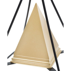 Pyramide en or avec fer, dimensions 15 x 15 x 21 cm