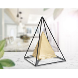 Pyramide en or avec fer, dimensions 15 x 15 x 21 cm