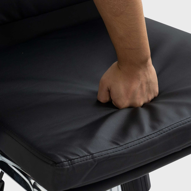 Chaise de bureau Cleveland en similicuir noir
