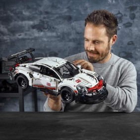 LEGO - Voiture de Course Technic Porsche 911 RSR Détaillée a Construire - Modele de Collection - 42096