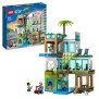 LEGO City 60365 L'Immeuble d'Habitation, Maquette Modulaire avec Chambres, Magasin et Vélo