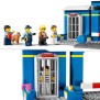 LEGO City 60370 La Course-Poursuite au Poste de Police, Voiture en Jouet et Moto, Prison