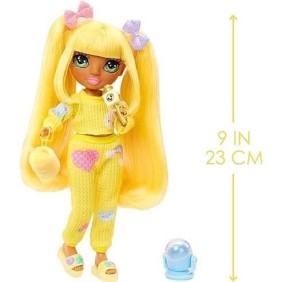 Junior High Pyjama Party - Poupée mannequin articulée 22 cm - Sunny (Jaune) - Nombreux accessoires - a partir de 4 ans