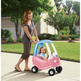 Little Tikes - Cosy Coupe Princesse - Voiture pour enfant - Portes fonctionnelles - Plancher a retirer & 1 klaxon - 18 mois