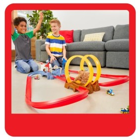 Circuit HOT WHEELS Mario Kart Course Chaotique Château de Bowser - Rouge - Modele avec 2 lanceurs et 2 loopings