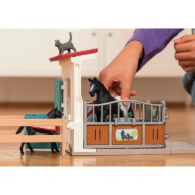 Box pour cheval avec jument et poulain, coffret schleich avec 34 éléments inclus dont 2 chevaux schleich, coffret figurines pour