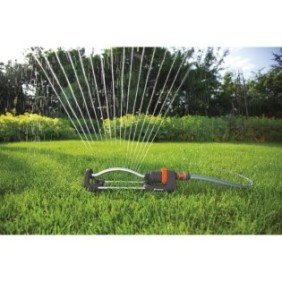 GARDENA Arroseur oscillant Aqua S – Surface 220mІ – Portée 17m max – Résistant UV et gel – Garantie 5 ans (18700-20)