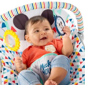 DISNEY BABY Transat Mickey Triangles Multicolores, Vibrations, 2 Jouets, Harnais 3 point d'attache, Lavable en machine