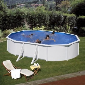 Piscine hors sol ovale blanche GRE Fidji - 5,27 x 3,27 x 1,22 m - Filtre a sable et échelle inclus