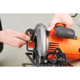 Scie circulaire filaire BLACK+DECKER CS1550-QS - Profondeur de coupe 66 mm