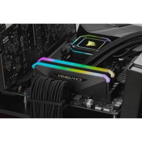 CORSAIR Mémoire Vengeance RGB RT 4000MHz 32GB (2x16GB) DIMM DDR4 for AMD Ryzen (CMN32GX4M2Z4000C18)