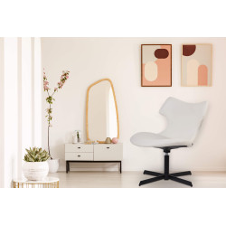 Sedia da lounge Welland in similpelle bianco